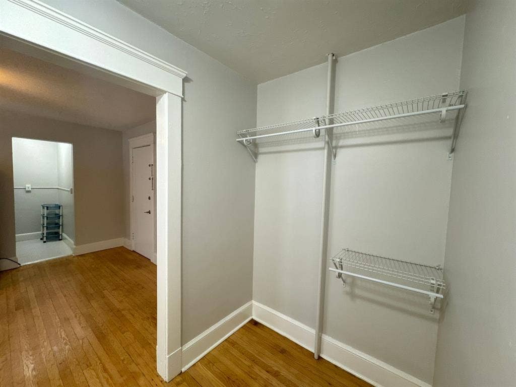 Studio Sublease – 100 Howe St