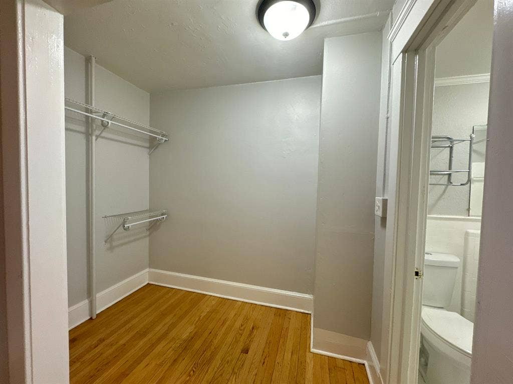 Studio Sublease – 100 Howe St