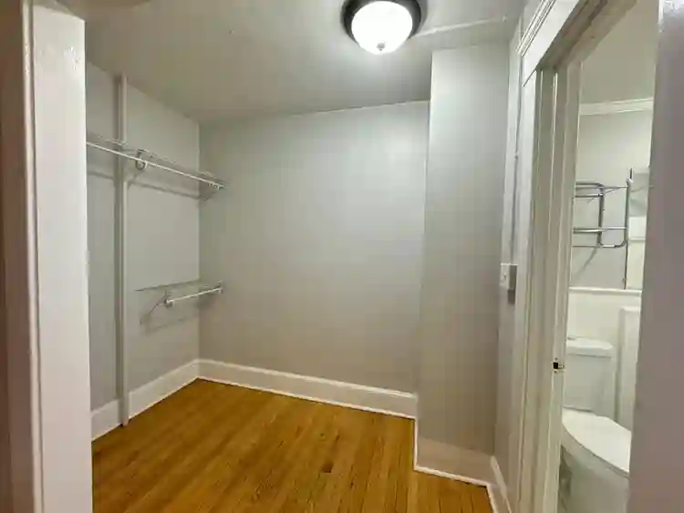 Studio Sublease – 100 Howe St