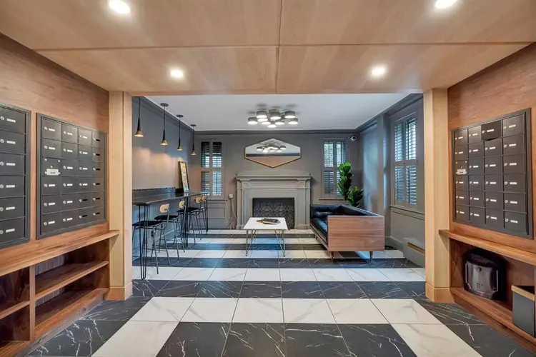 Studio Sublease – 100 Howe St