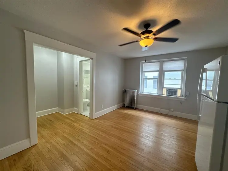 Studio Sublease – 100 Howe St