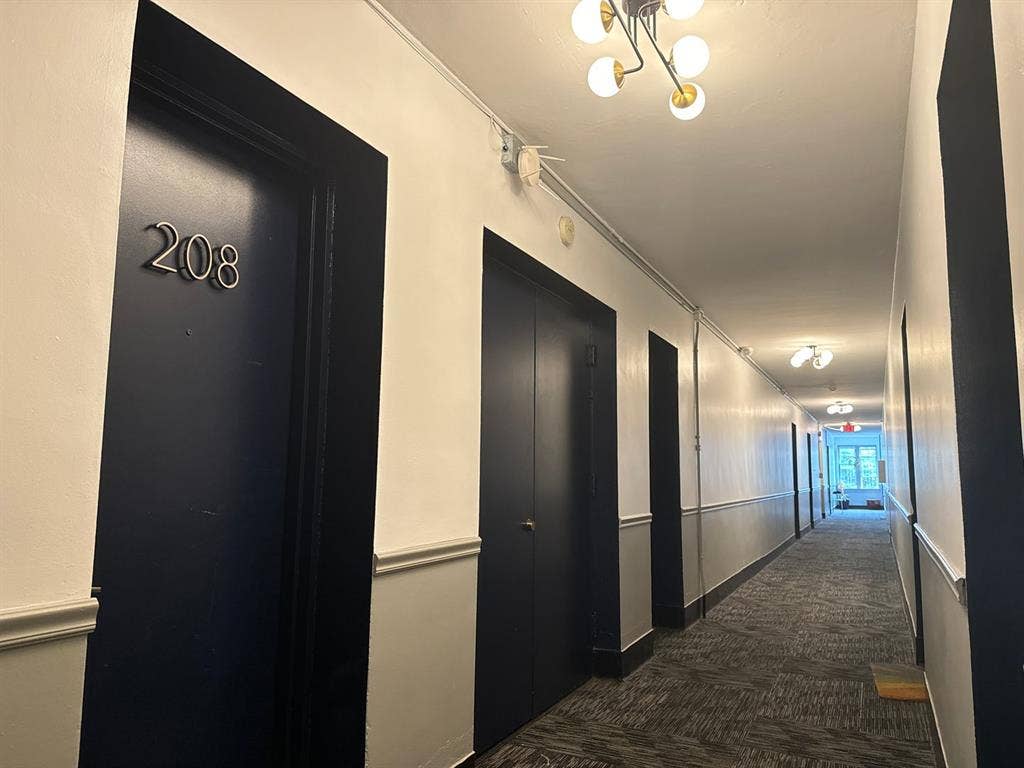 Studio Sublease – 100 Howe St