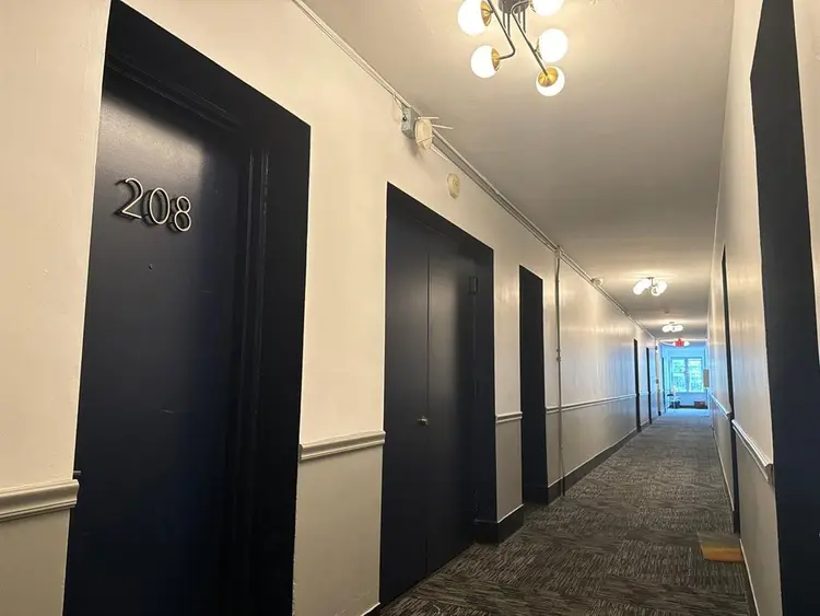 Studio Sublease – 100 Howe St