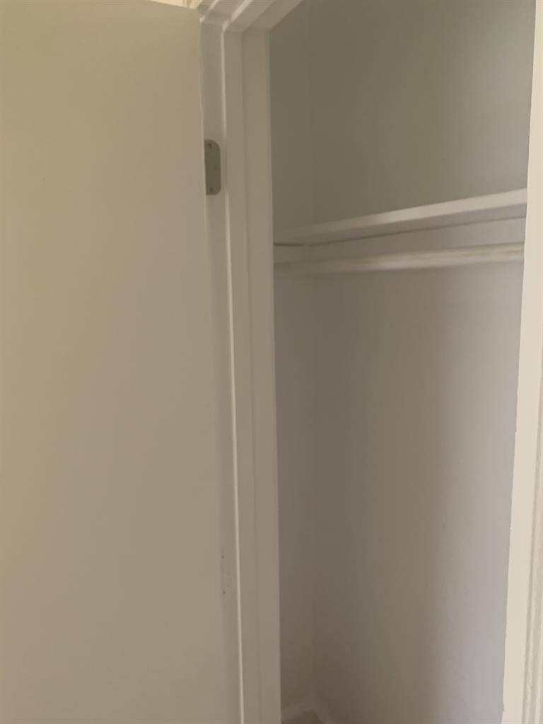 $ 950 LRG ROOMS FOR RENT+UTILITIES