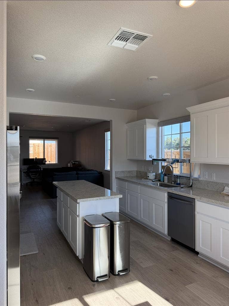 Roseville Room for Share