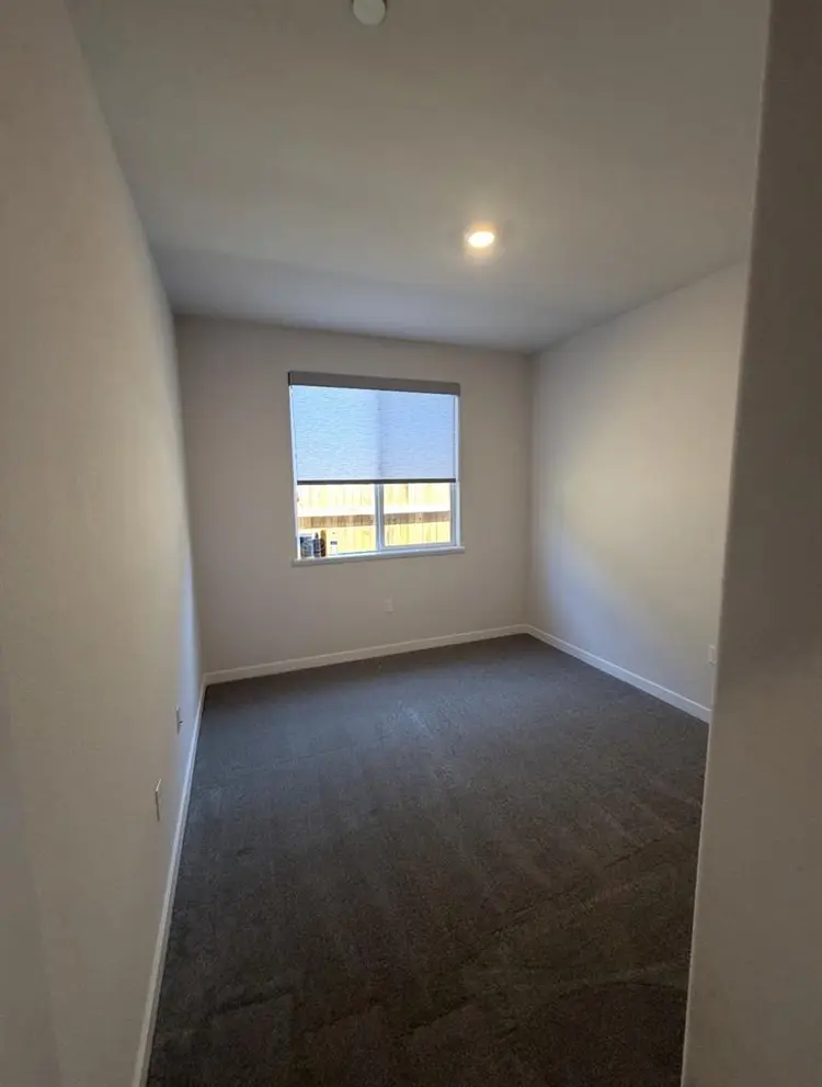 Roseville Room for Share