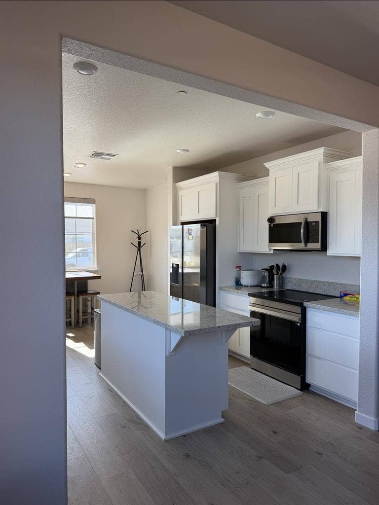 Roseville Room for Share