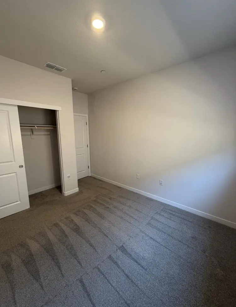 Roseville Room for Share