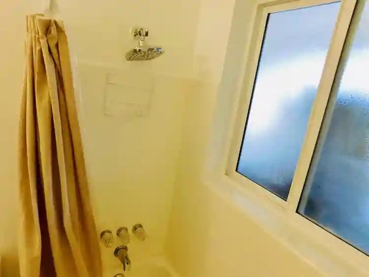 (Unfurnished Bed-shared Bathroom)