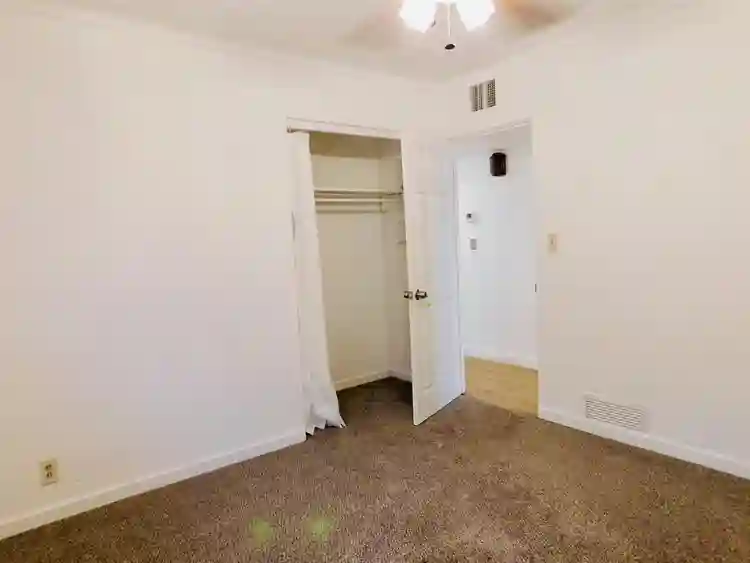 (Unfurnished Bed-shared Bathroom)