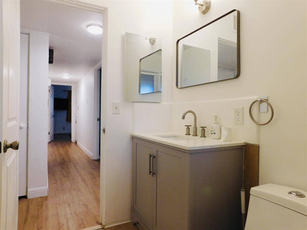 (Unfurnished Bed-shared Bathroom)