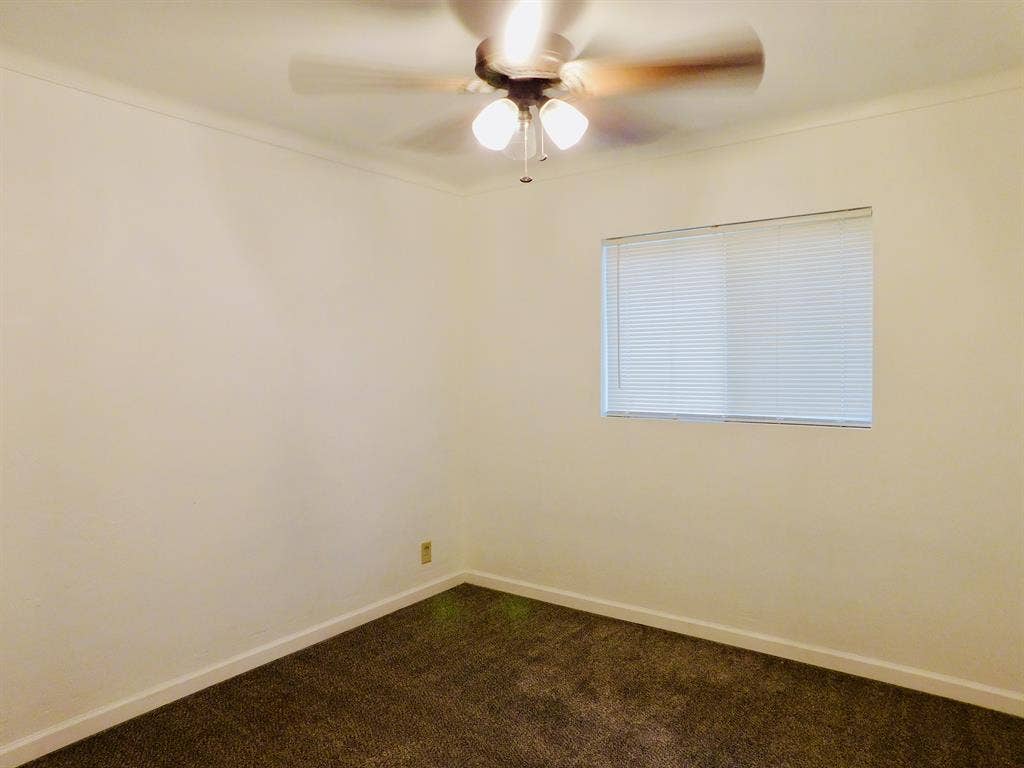 (Unfurnished Bed-shared Bathroom)