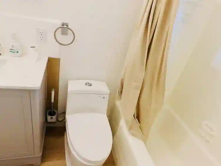 (Unfurnished Bed-shared Bathroom)