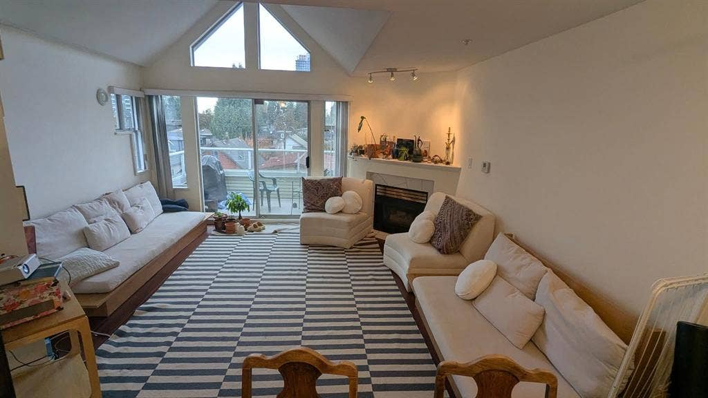 🏡 Room Available – October 1st