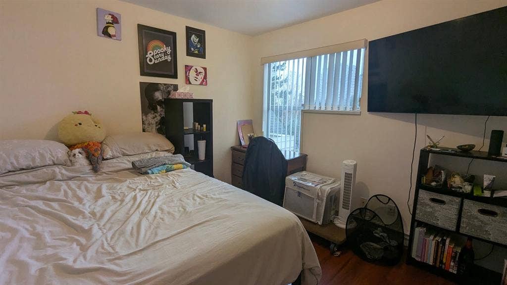 🏡 Room Available – October 1st