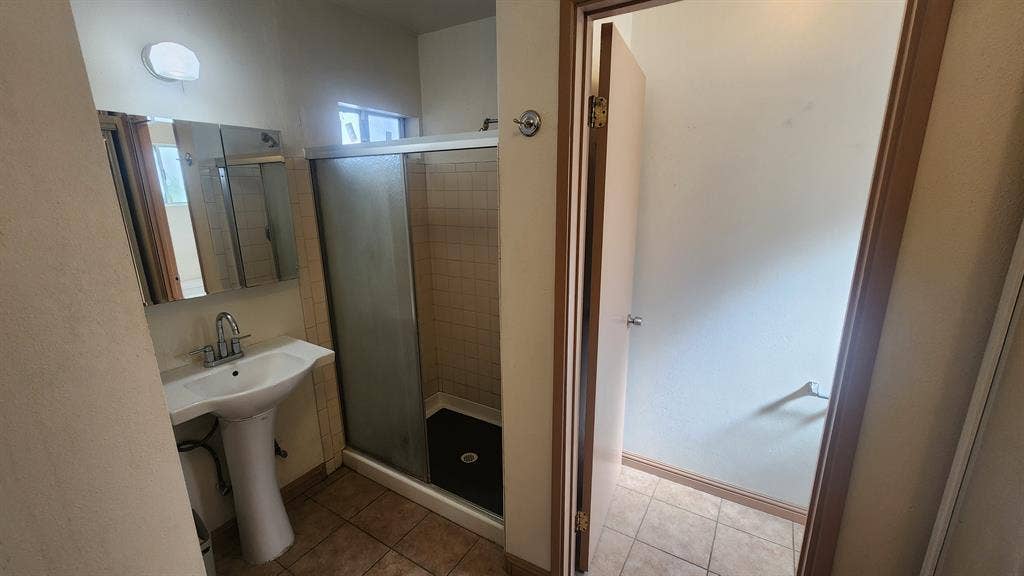 Master Bedroom w/Private Bathroom