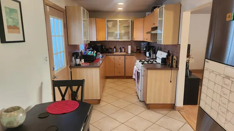 Master Bedroom w/Private Bathroom