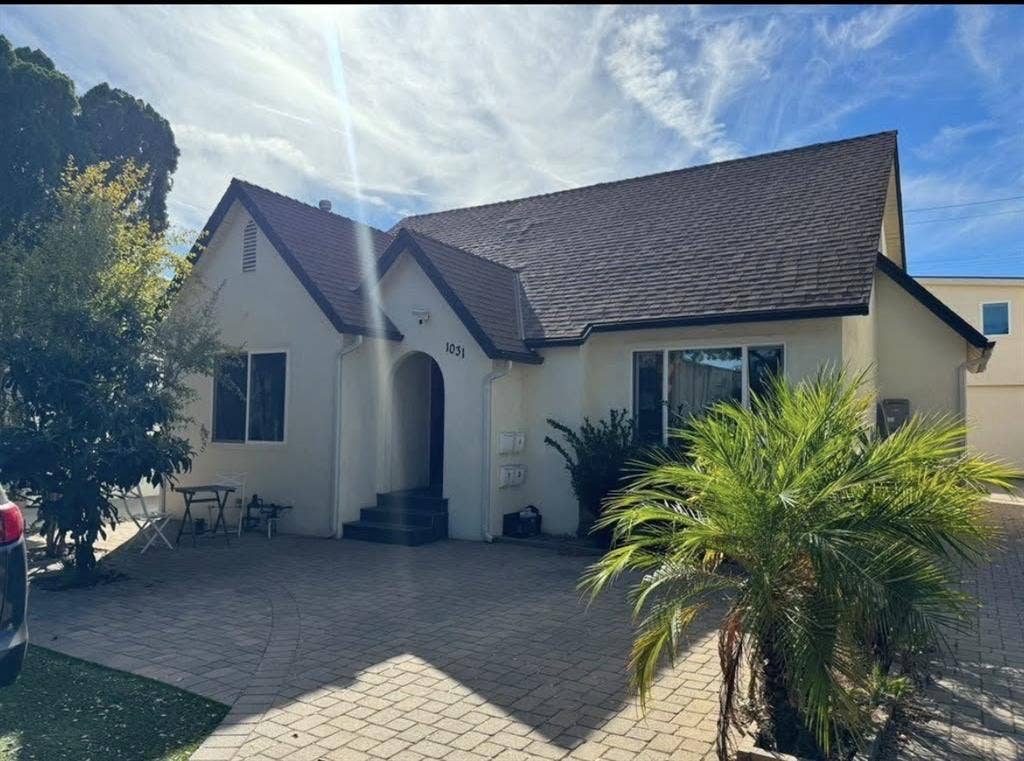 Looking for roommate