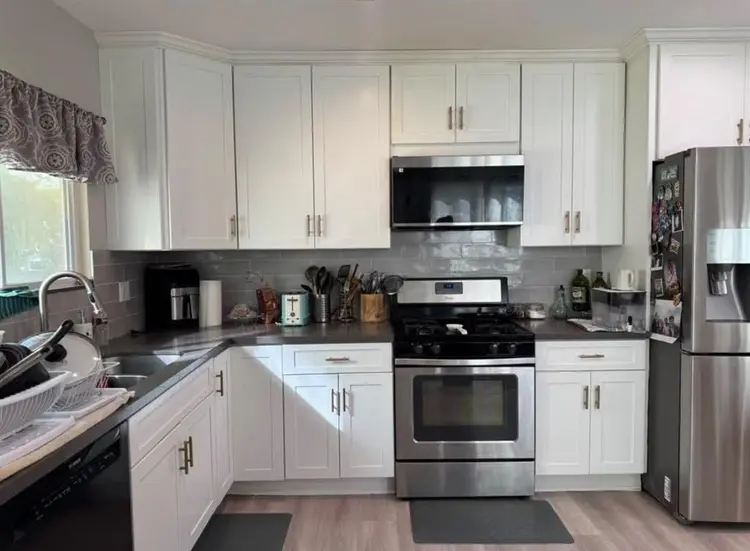 Looking for roommate