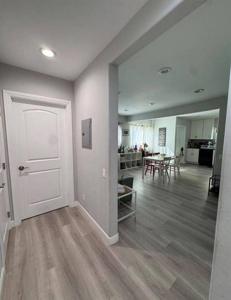 Looking for roommate