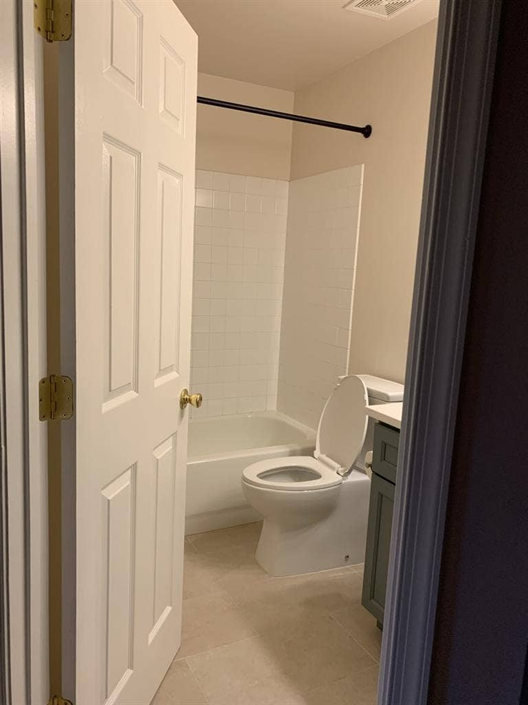 Room mates needed