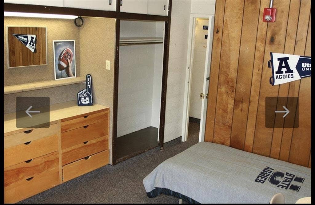 ON CAMPUS PRIVATE MALE ROOM