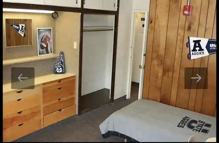 ON CAMPUS PRIVATE MALE ROOM