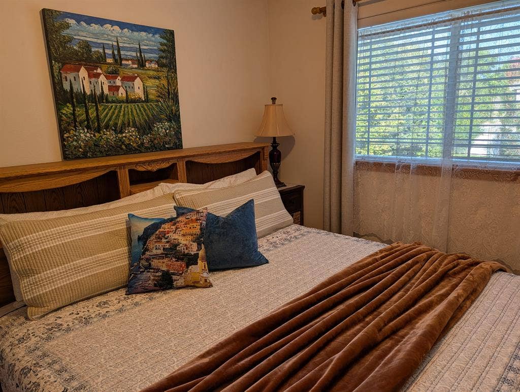 King bed private room