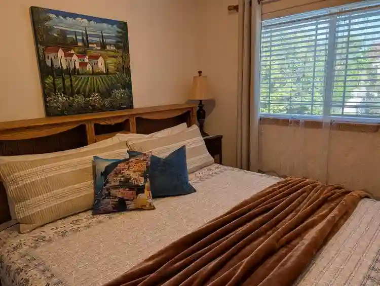 King bed private room