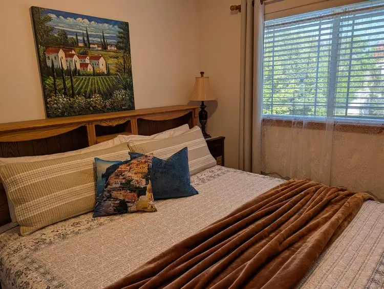 King bed private room