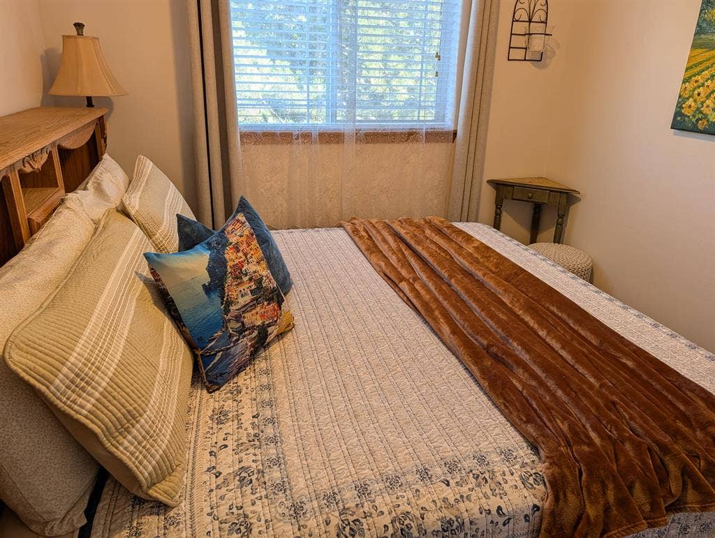 King bed private room
