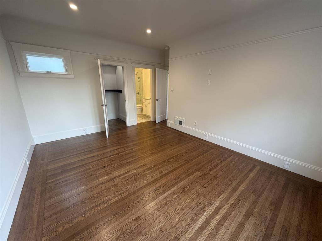 Master Suite in Luxury Condo - UCSF