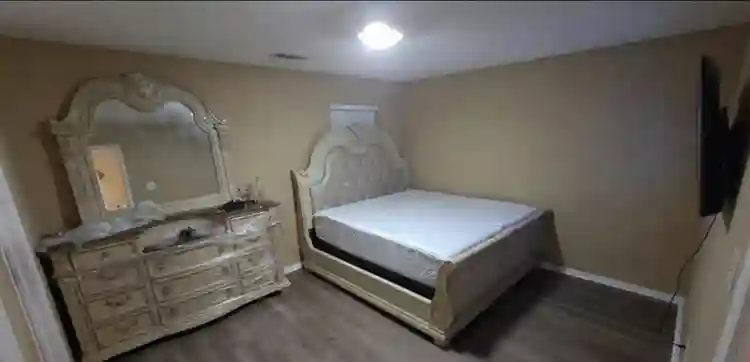 3 Rooms available