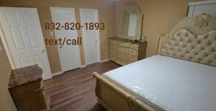 3 Rooms available