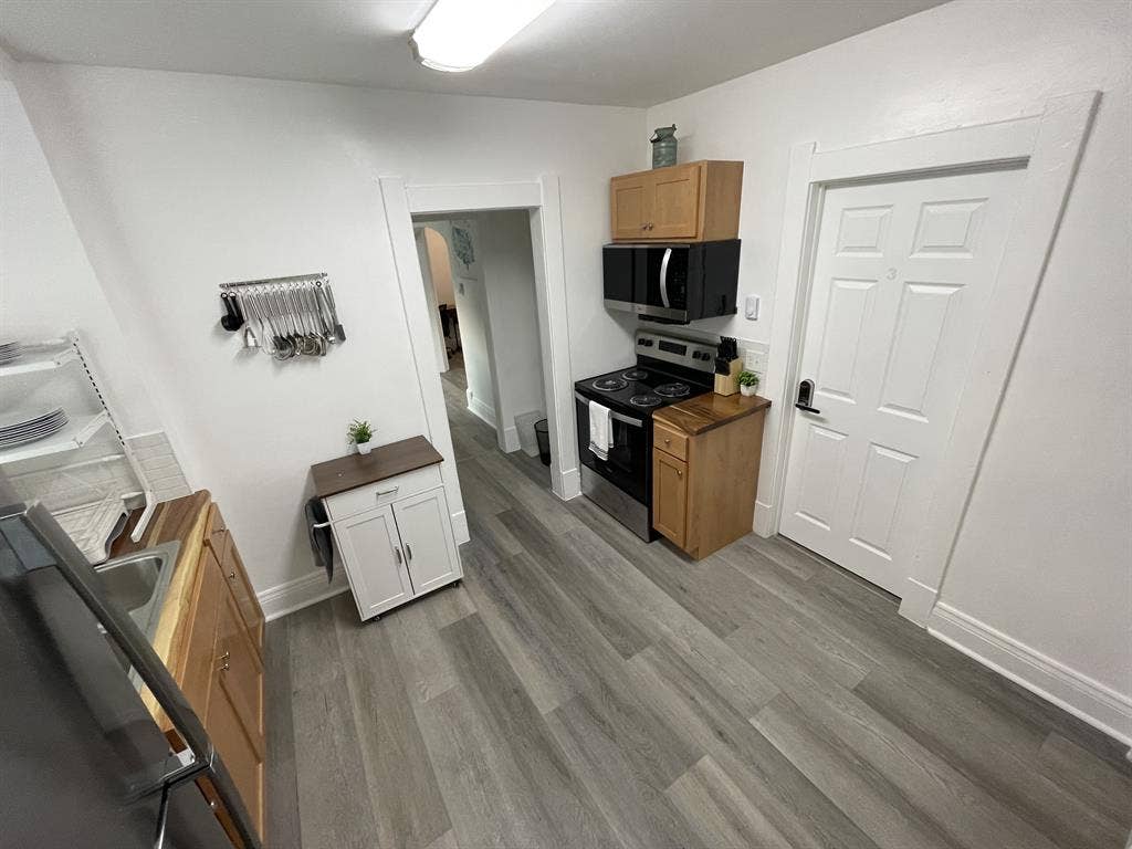 Clean house seeking quiet roommate