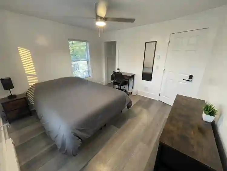 Clean house seeking quiet roommate