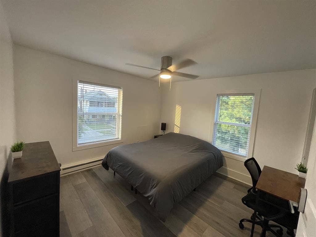 Clean house seeking quiet roommate