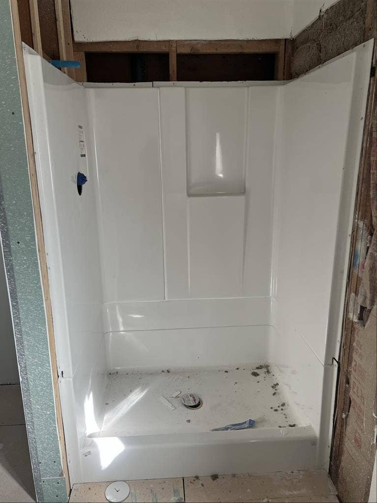 Female roommate wanted