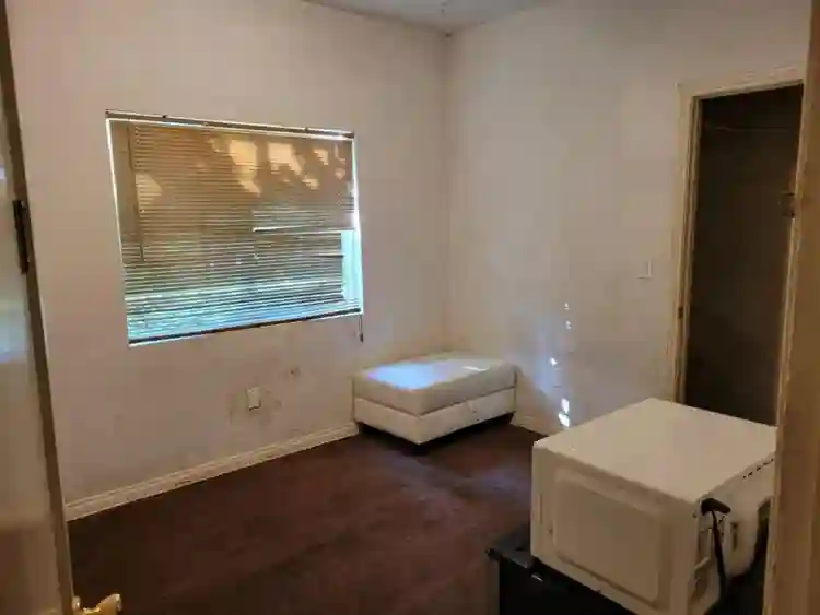 room available near downtown LB