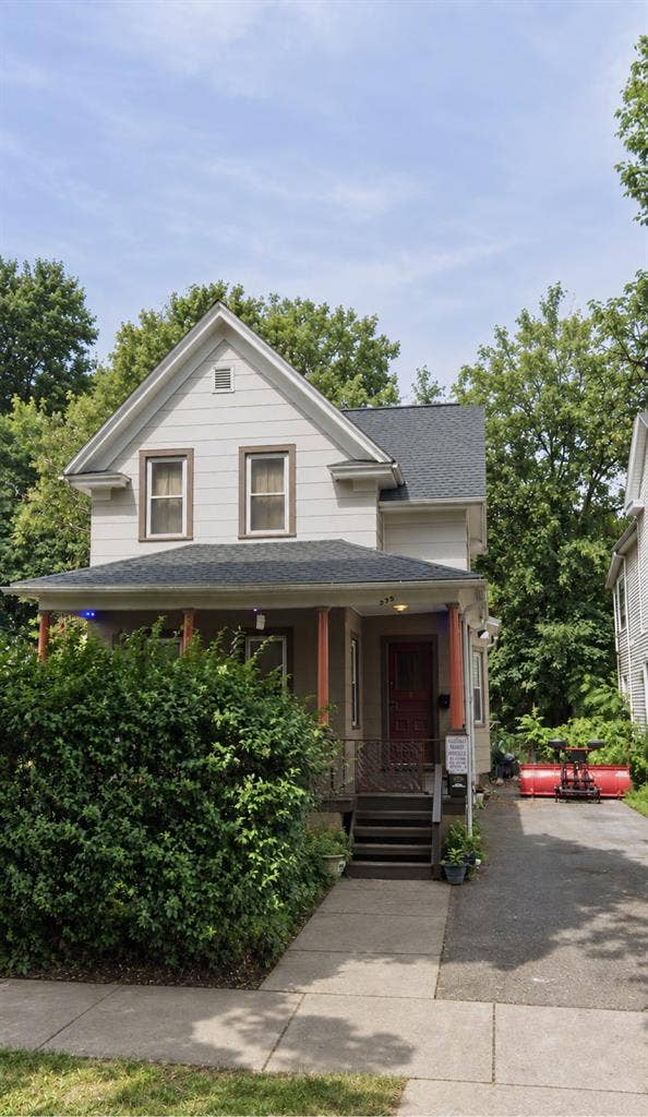 4 Bed / 2 Bath - House - Ages 19-22
