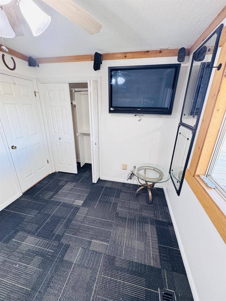 PRIVATE ROOM FOR RENT