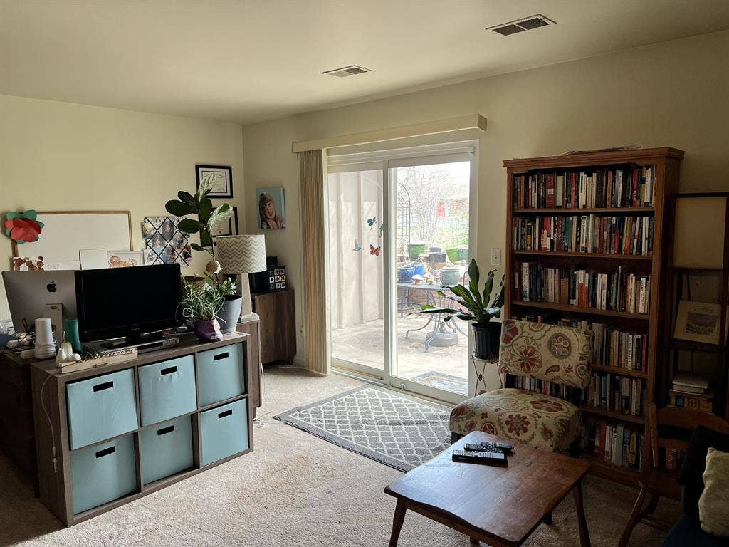 Lovely room in townhouse near CSU