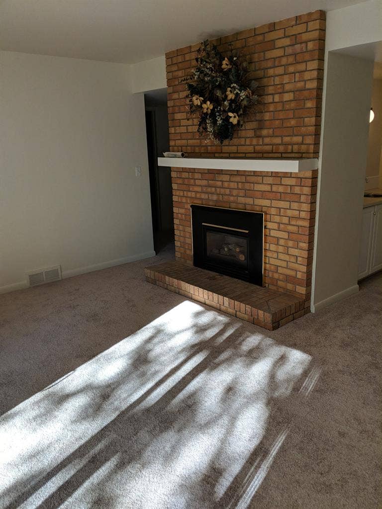 Lovely room in townhouse near CSU