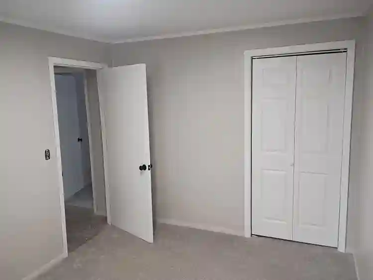 Female roommate wanted