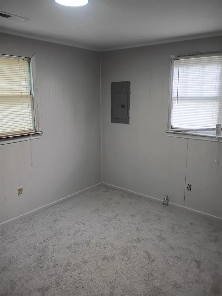 Female roommate wanted