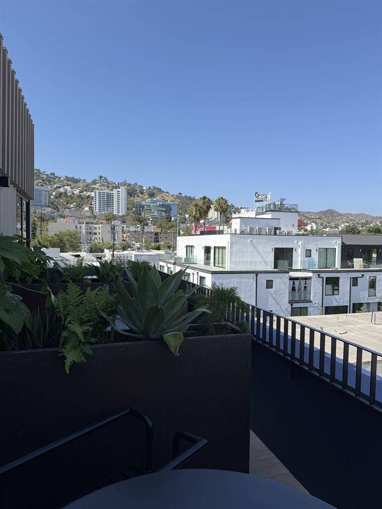 Private rooms availablee