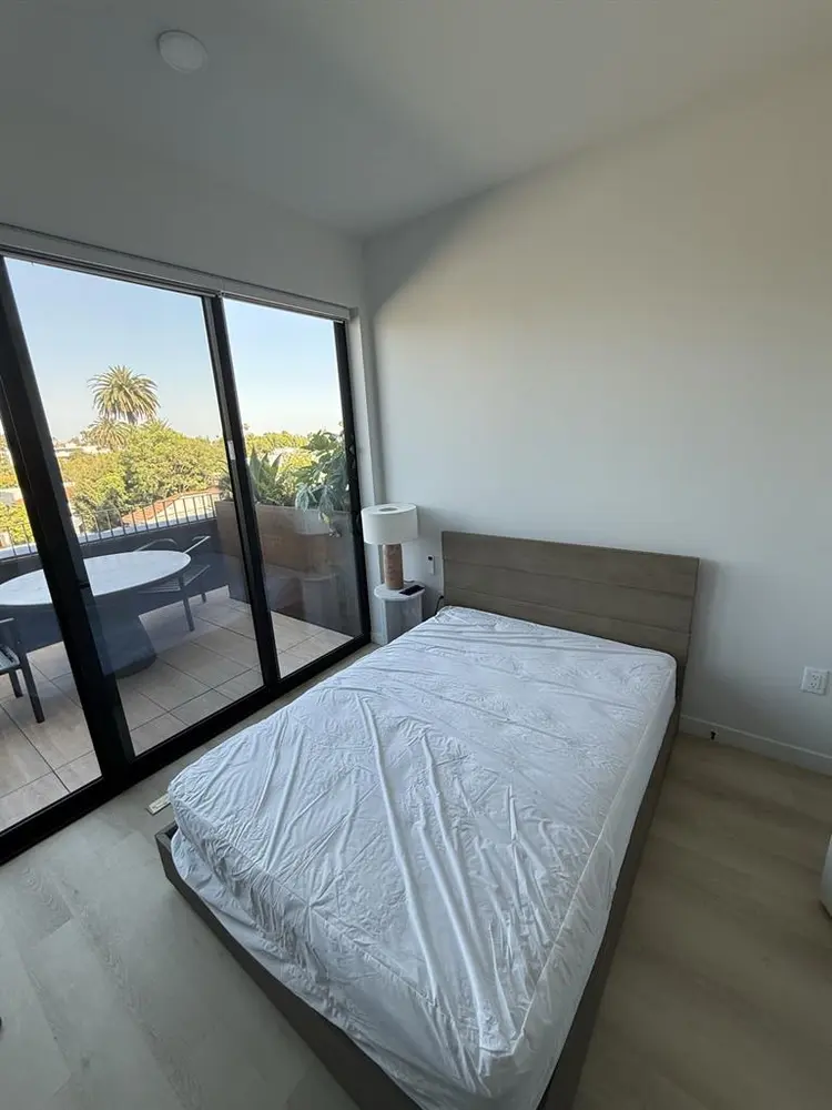 Private rooms availablee