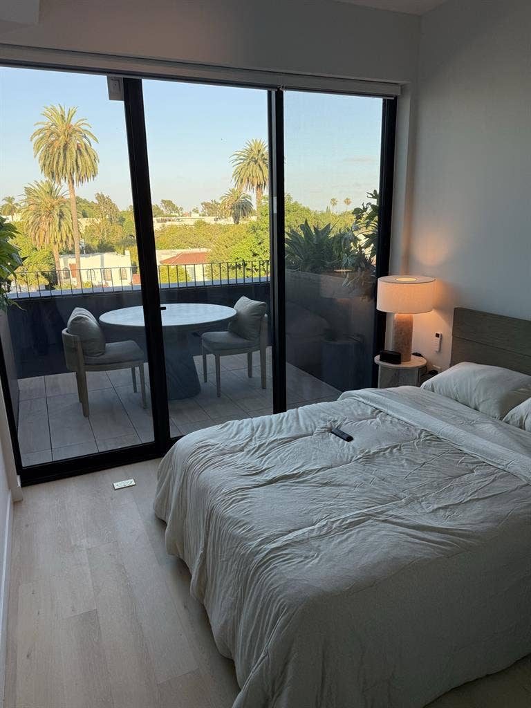 Private rooms availablee