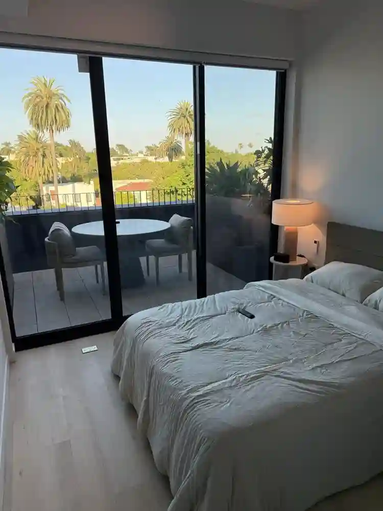 Private rooms availablee