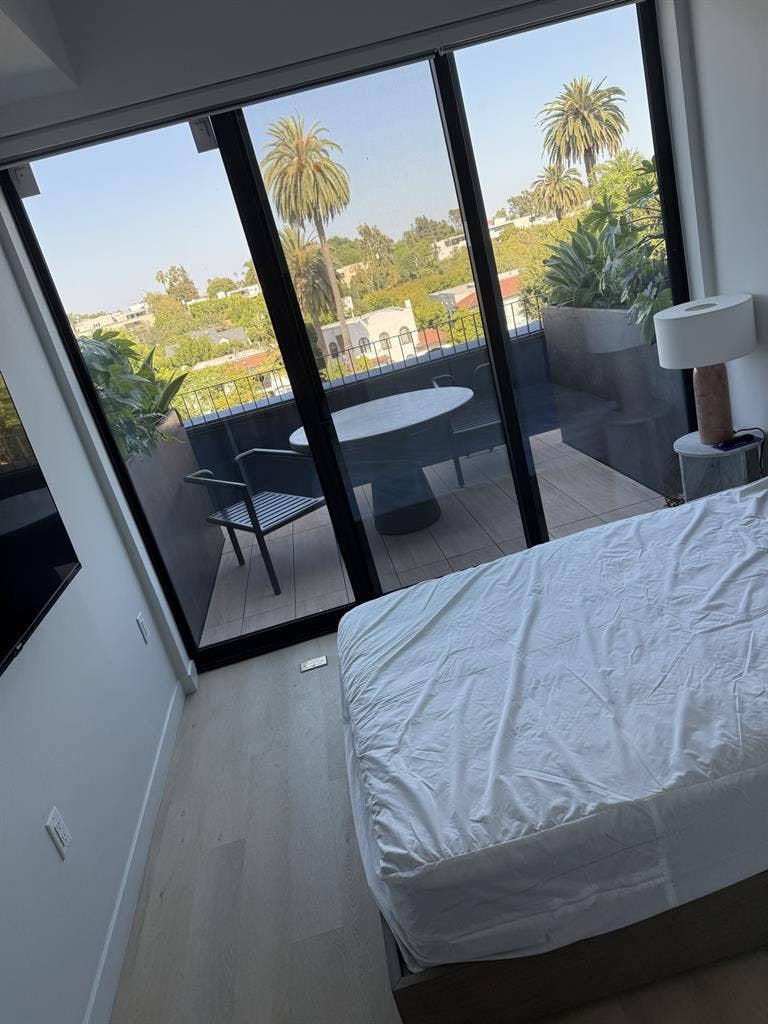 Private rooms availablee